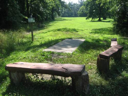 Hole 10 with benches